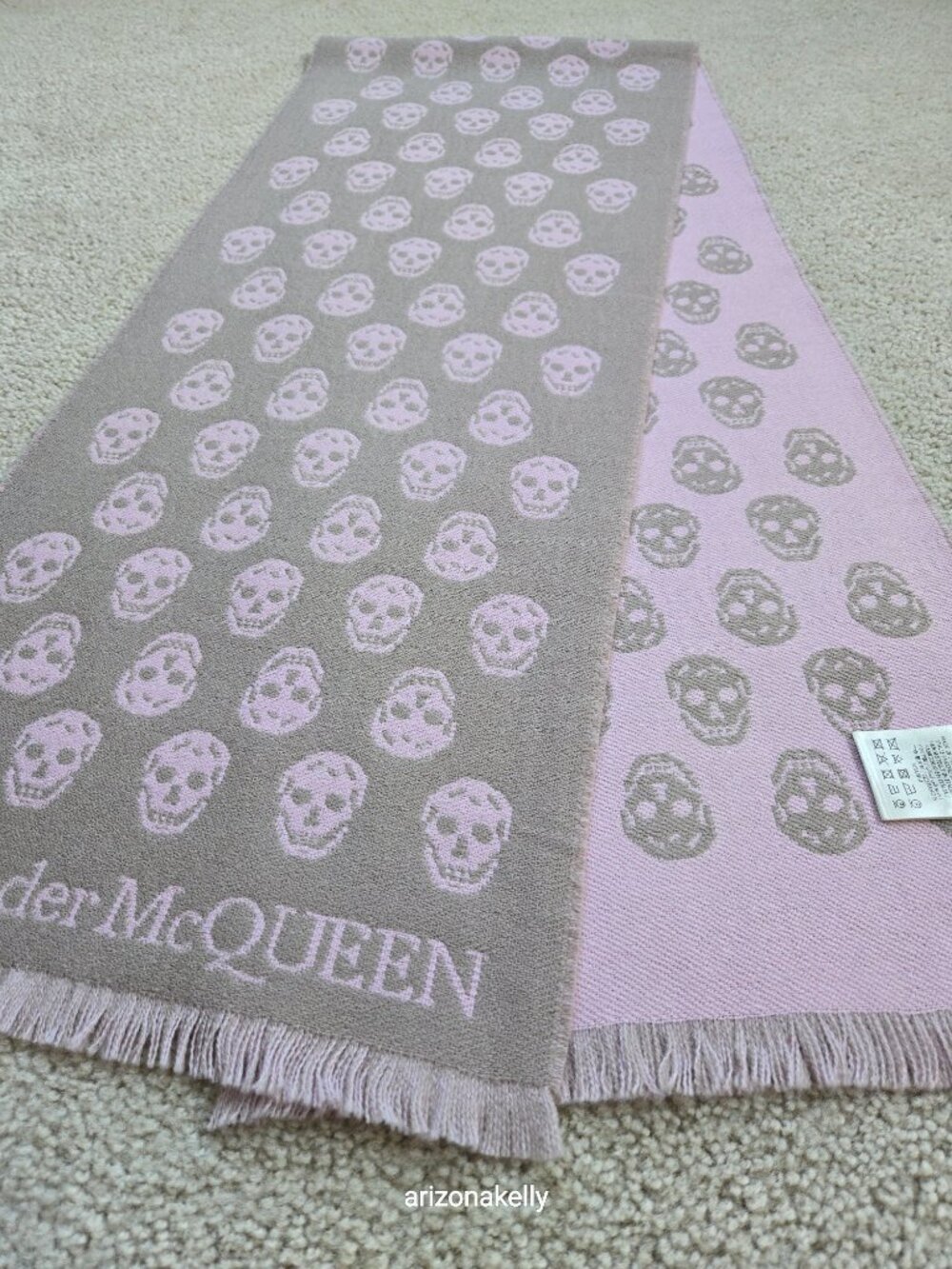 NWOT  McQueen Reversible Skull Scarf 100% Jacquard Wool PINK & TAUPE - Picture 10 of 14